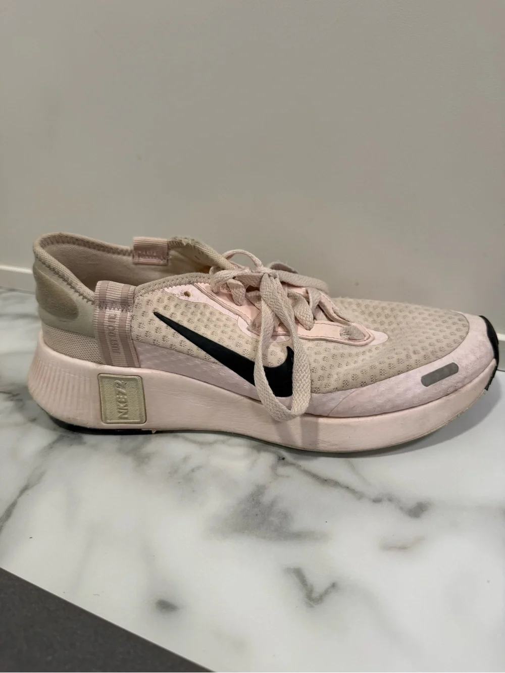 Nike Reposto pink sneaker Women’s Size 7
